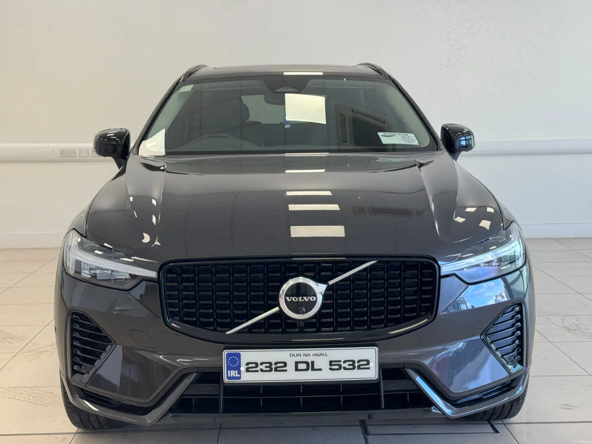 Volvo XC60 2023 - Image 2