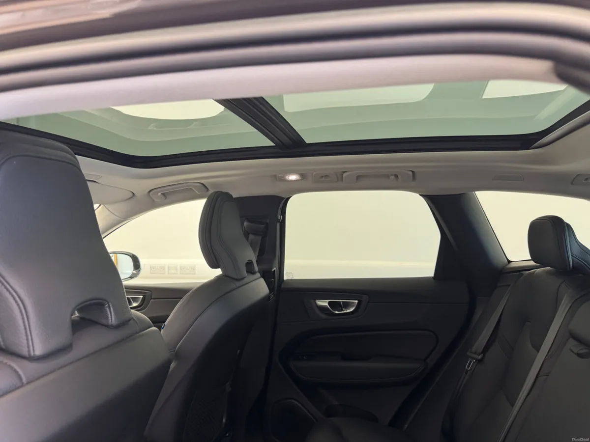 Volvo XC60 2023 - Image 4