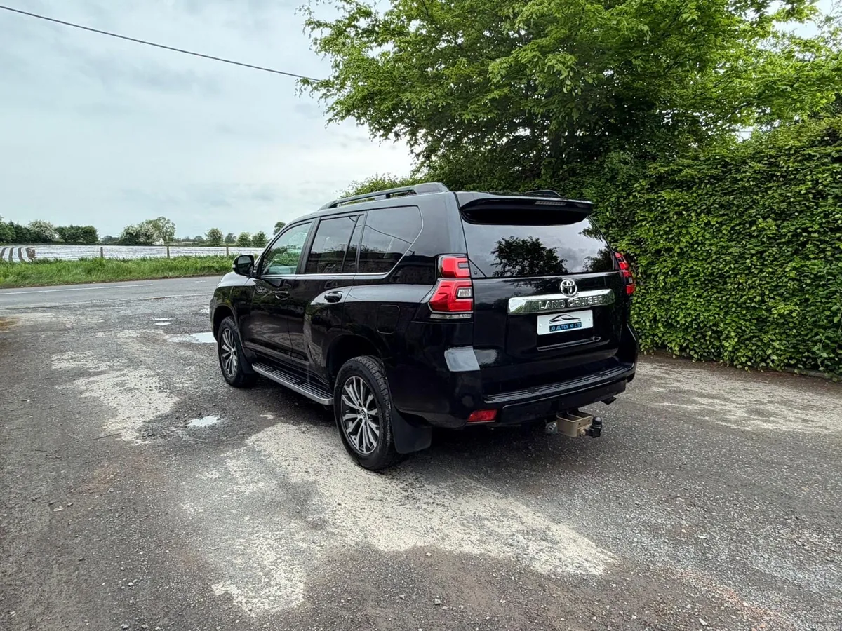 Toyota Landcrusier Invincible 7 Seats - Image 6