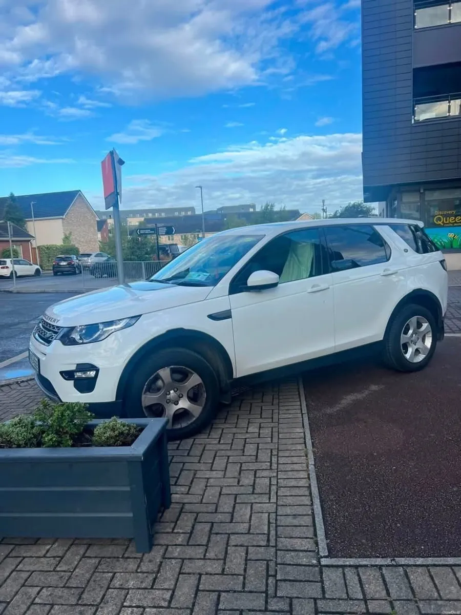 Land Rover Discovery Sport 2018 - Image 2