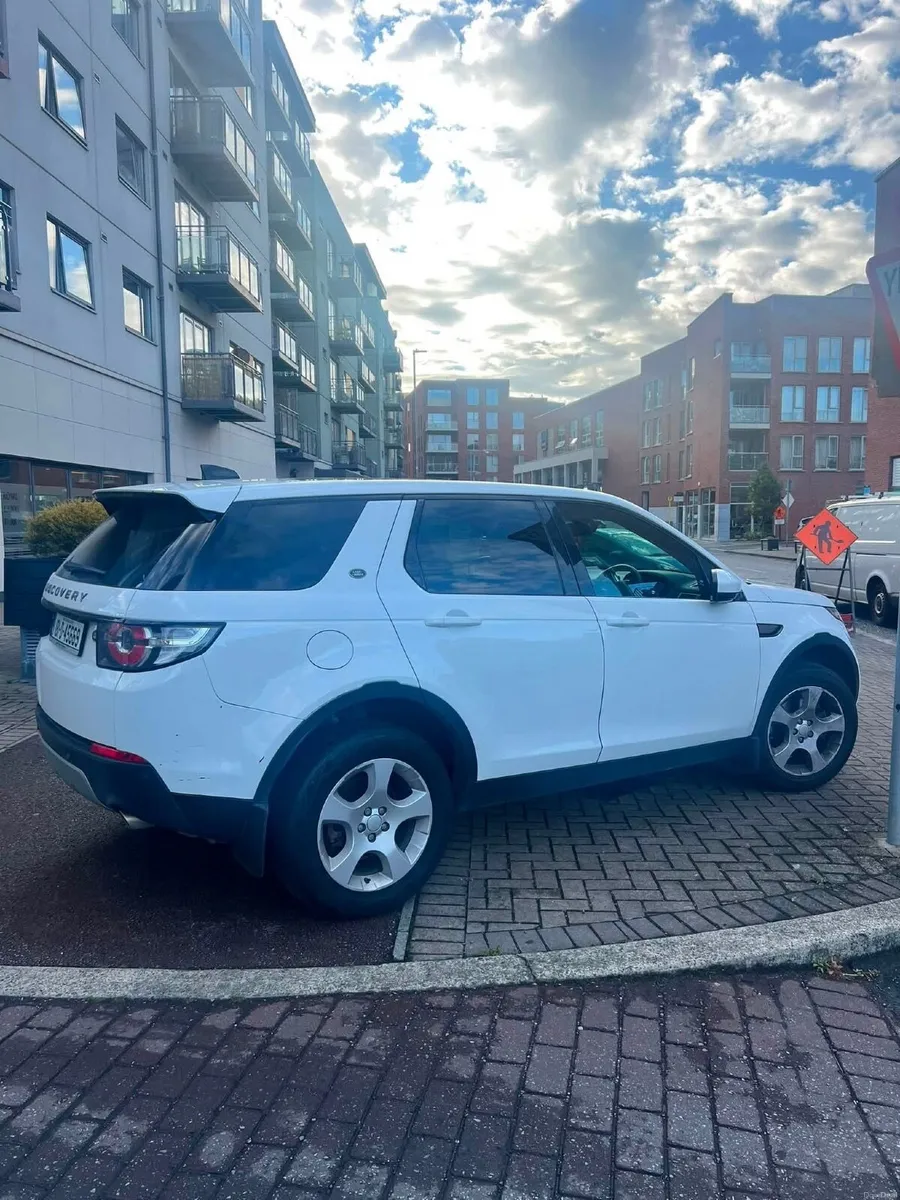 Land Rover Discovery Sport 2018 - Image 4