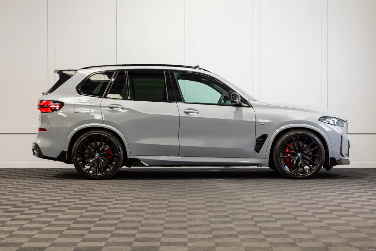 2026 BMW X5 X-Drive 50e M-Sport *Pan Roof - Image 6