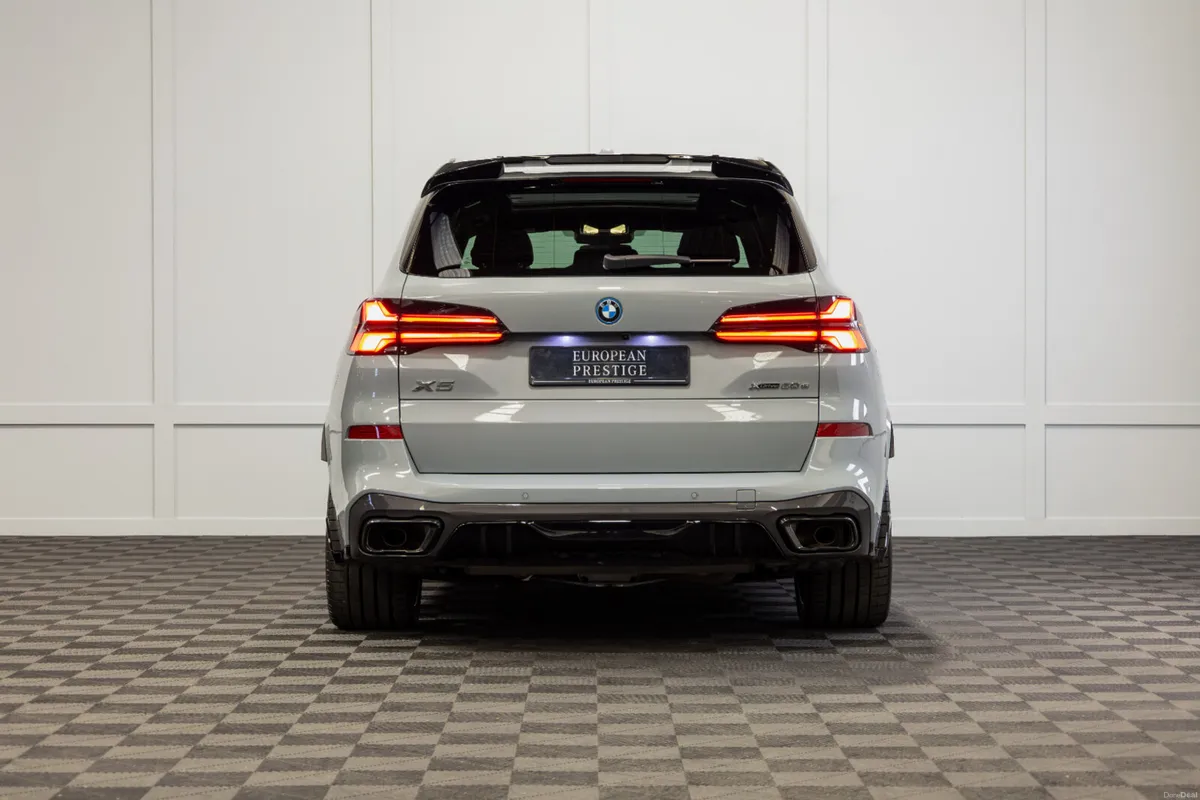 2026 BMW X5 X-Drive 50e M-Sport *Pan Roof - Image 5
