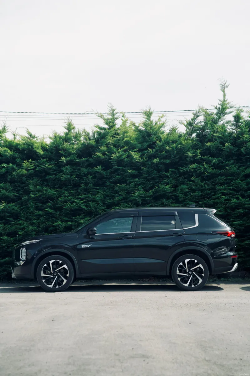 Mitsubishi Outlander PHEV Premium Package 2022 - Image 5