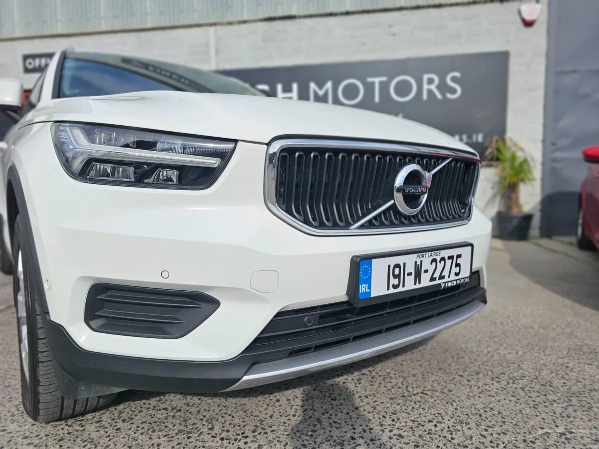 VOLVO XC40 MOMENTUM 150 BHP // 04/27 NCT - Image 2