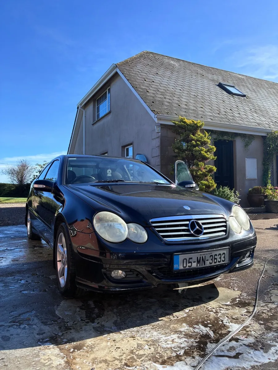 Mercedes-Benz C-Class 2005 - Image 1