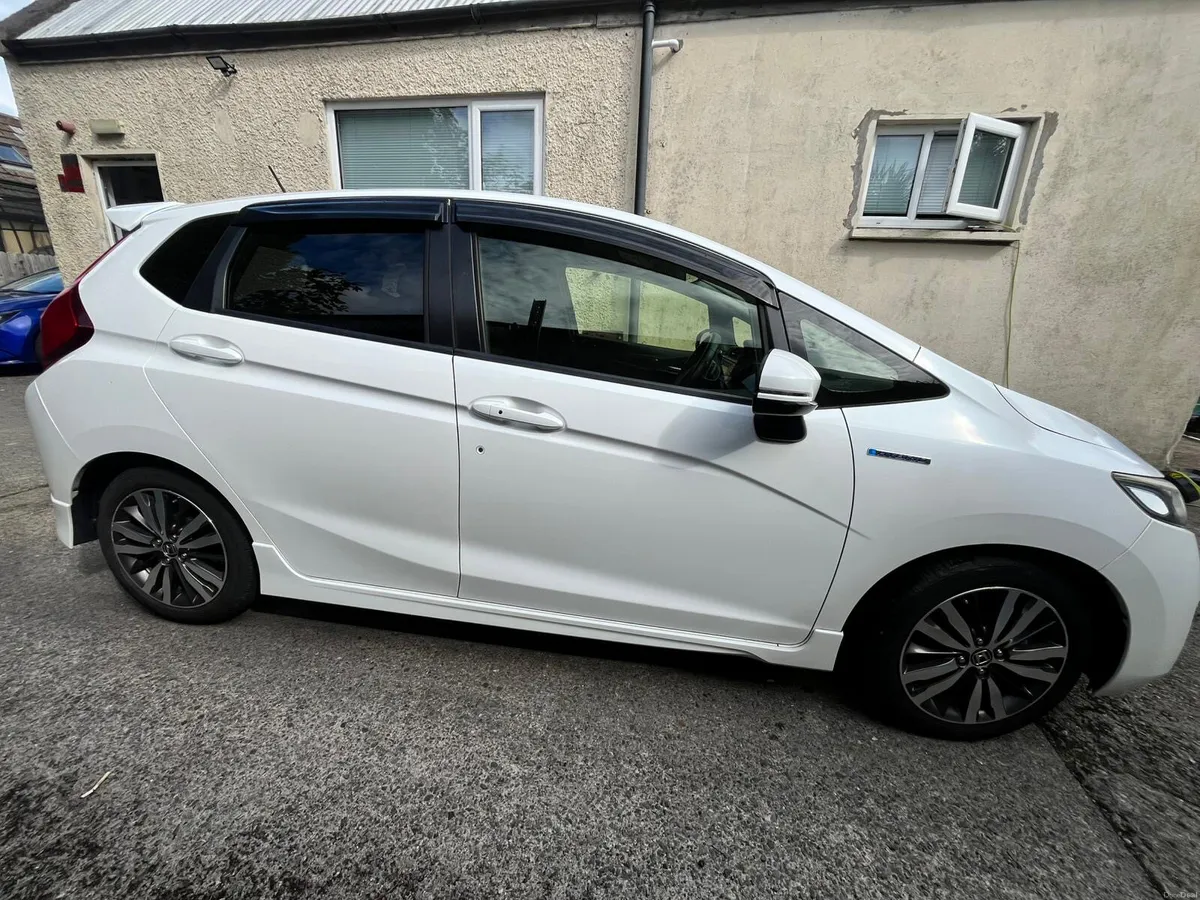 2015 Honda Fit S Sensing Hybrid - Image 6