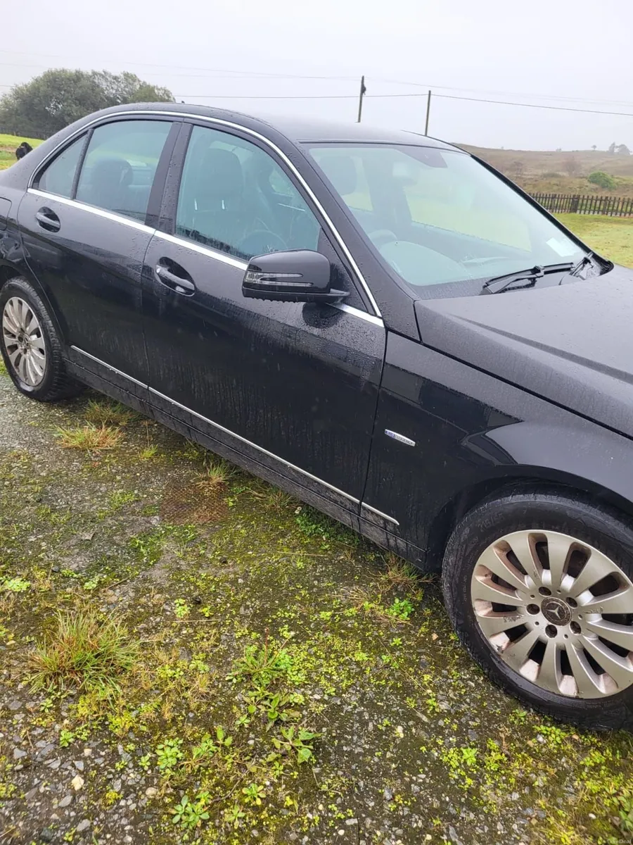 Mercedes-Benz C-Class 2010 - Image 2