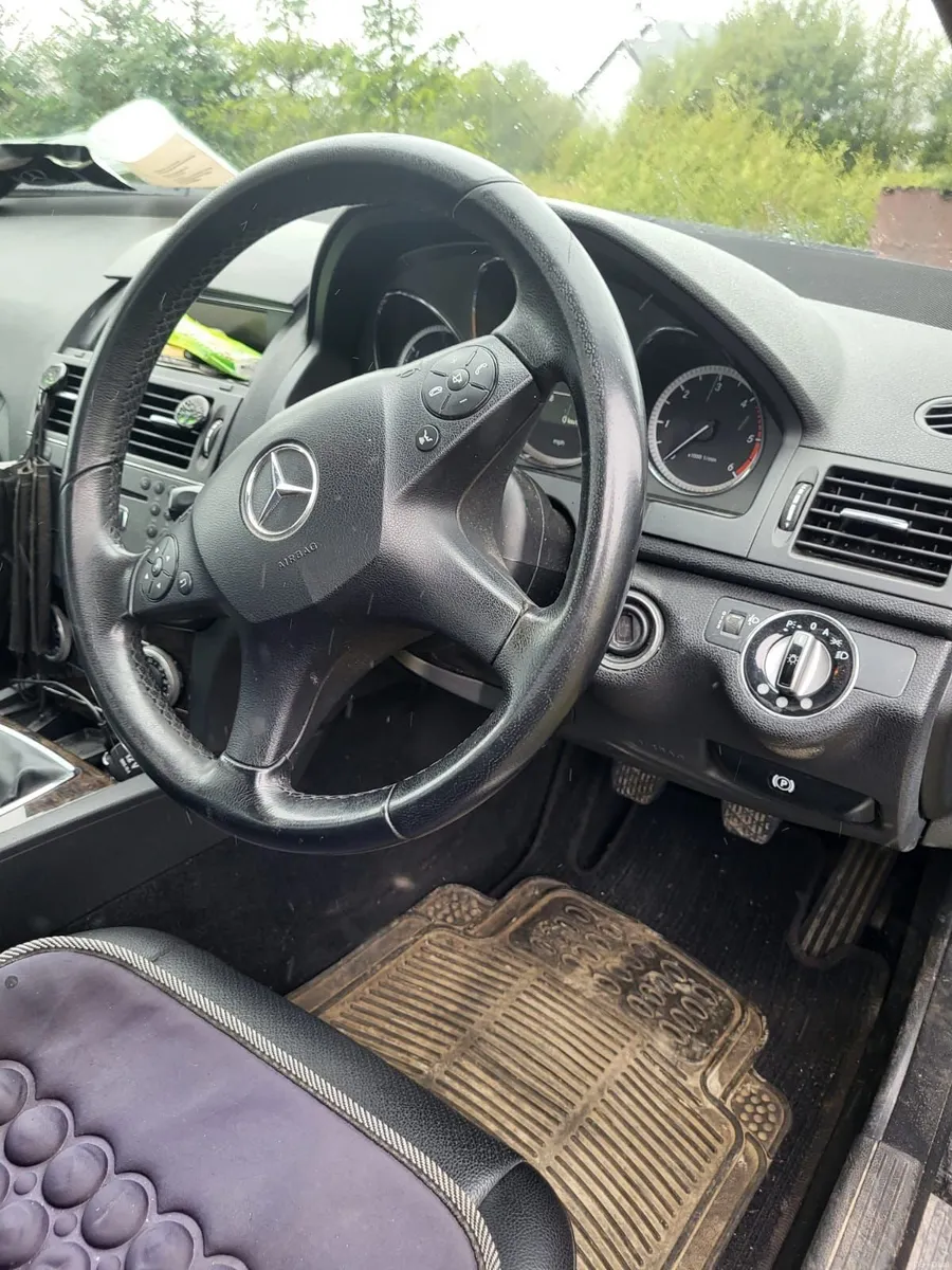 Mercedes-Benz C-Class 2010 - Image 3