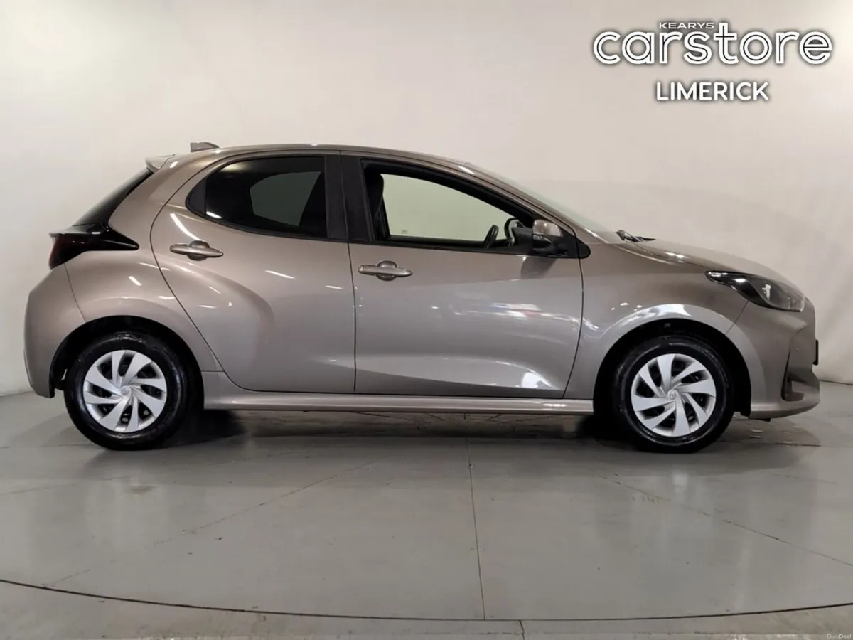 Toyota Yaris 1.5 - Image 2