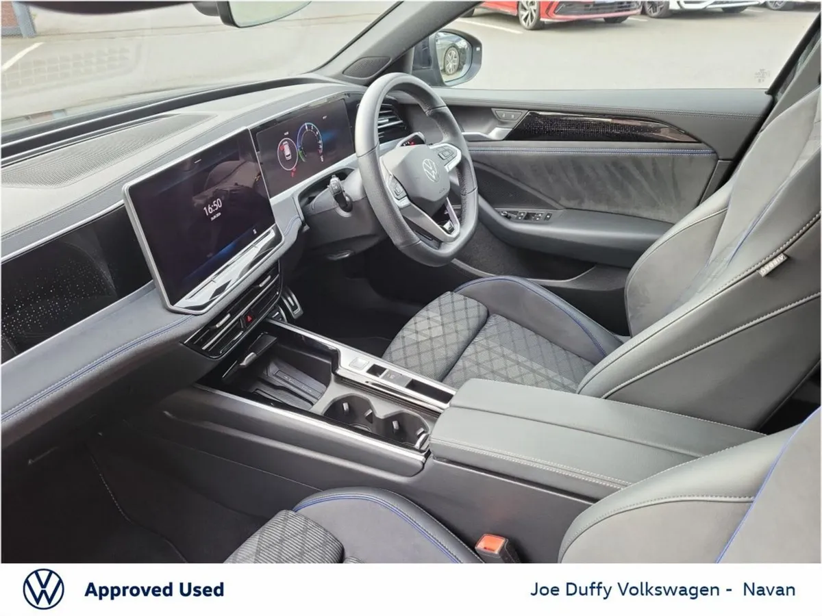 Volkswagen Passat R-LINE 1.5TSI PHEV AUTO - Image 4
