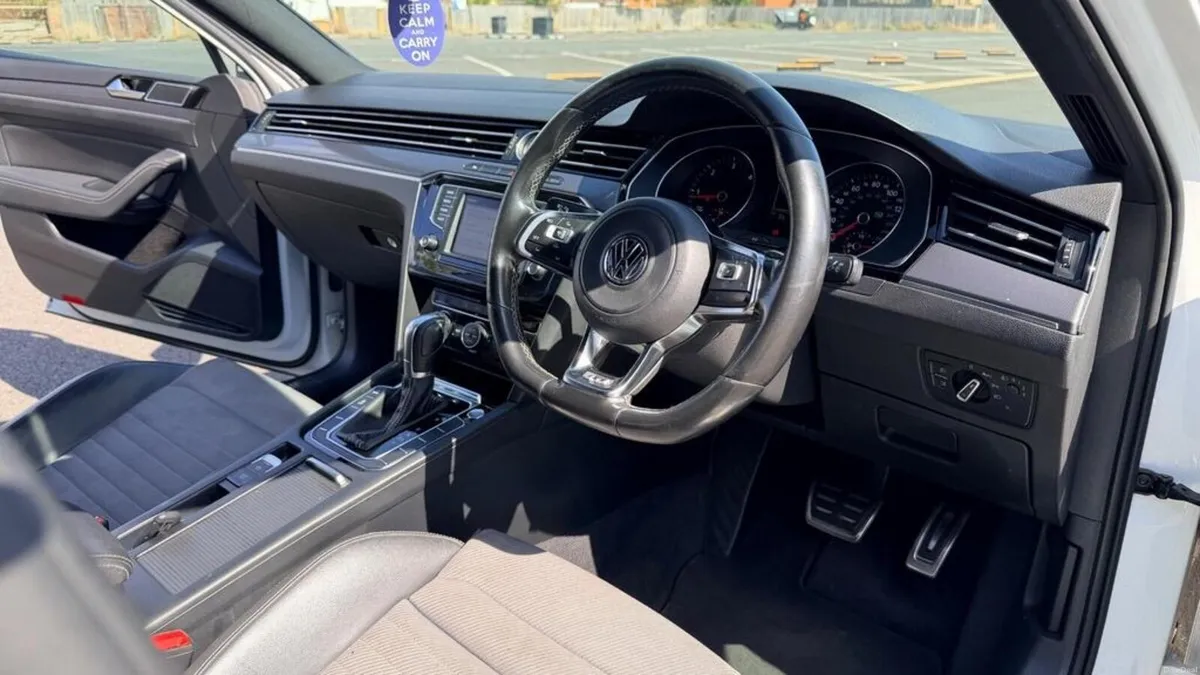 Volkswagen Passat 2.0 TDI R LINE - Image 6