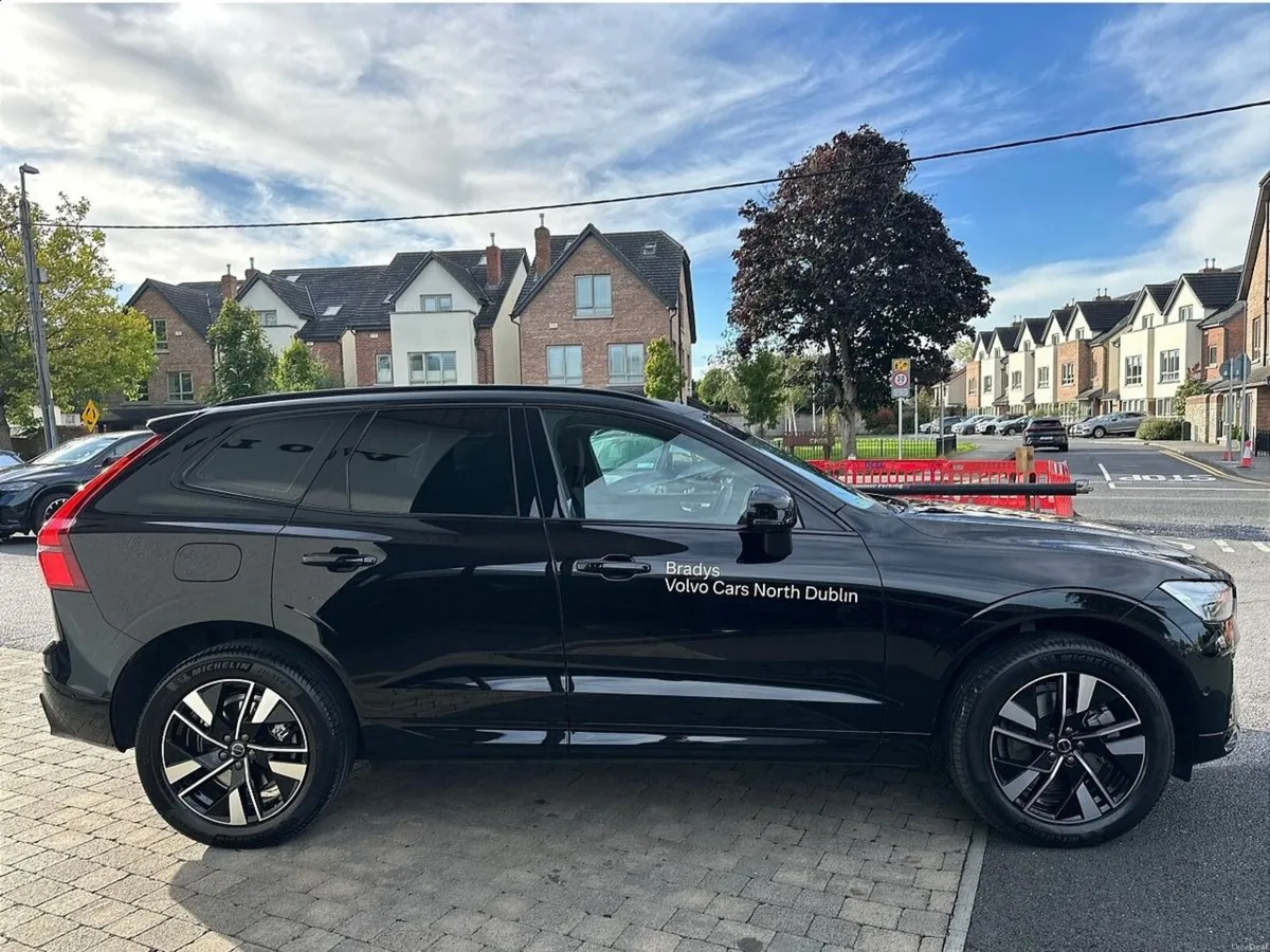 Volvo XC60 T6 Plus Dark AWD PHEV - Image 4