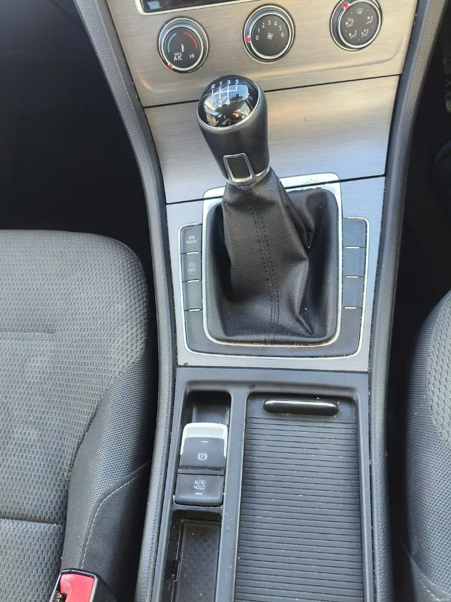 Well minded VW Golf 2013 with service history - Image 6