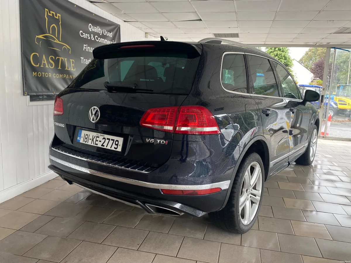 2018 Volkswagen Touareg  CREW CAB  5 SEATER COM - Image 4