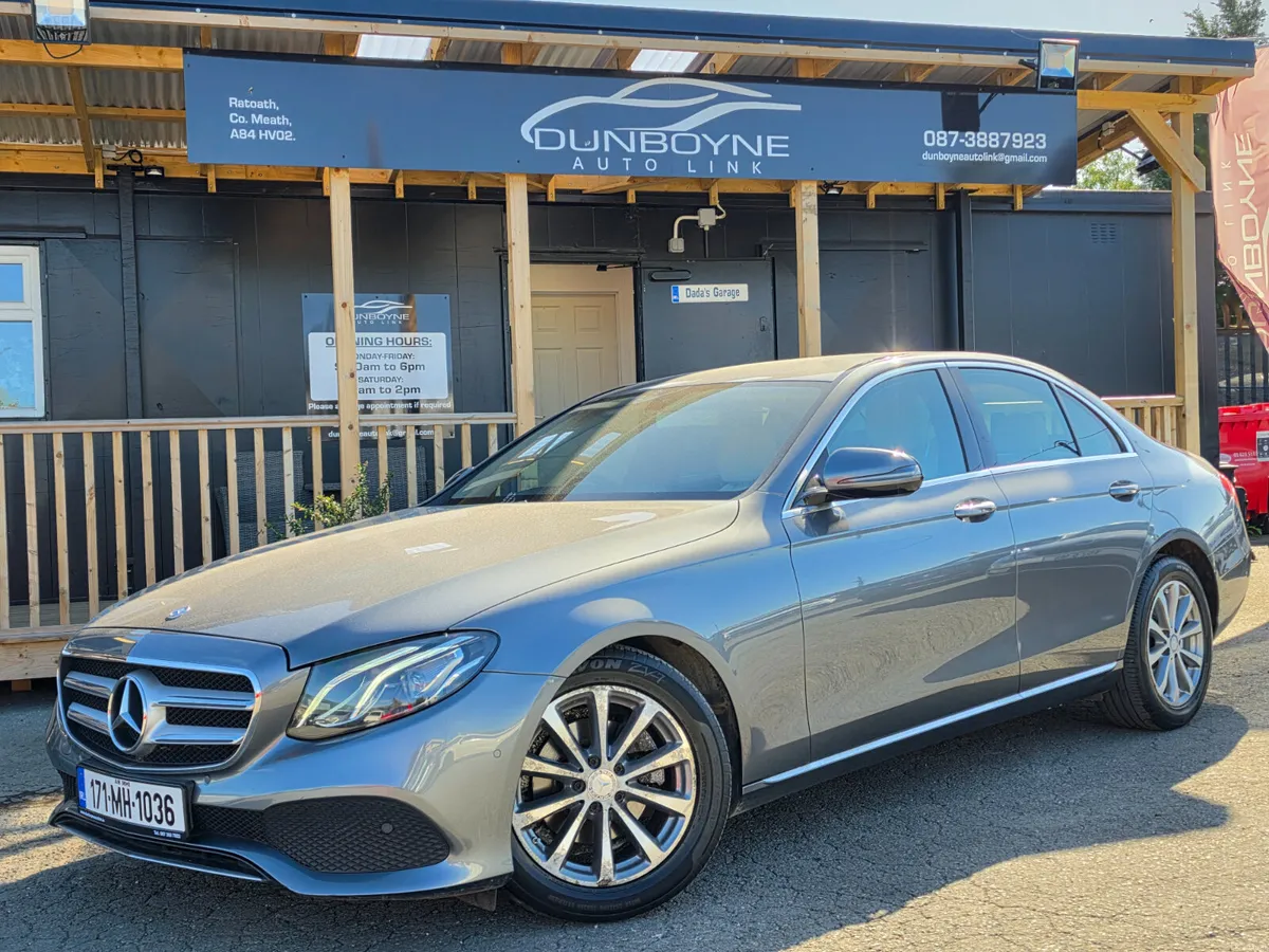 171 MERCEDES BENZ E220 *AVANTGARDE* - Image 1