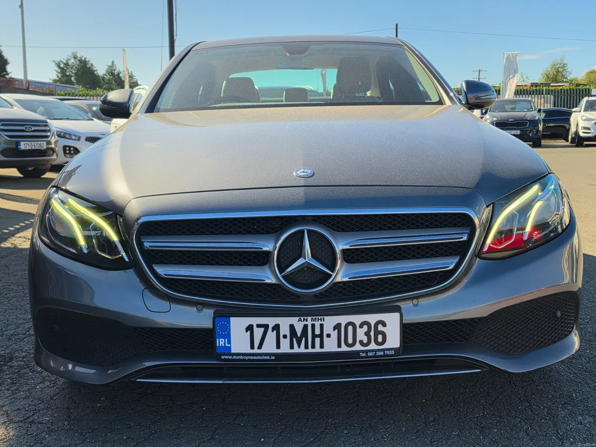 171 MERCEDES BENZ E220 *AVANTGARDE* - Image 2