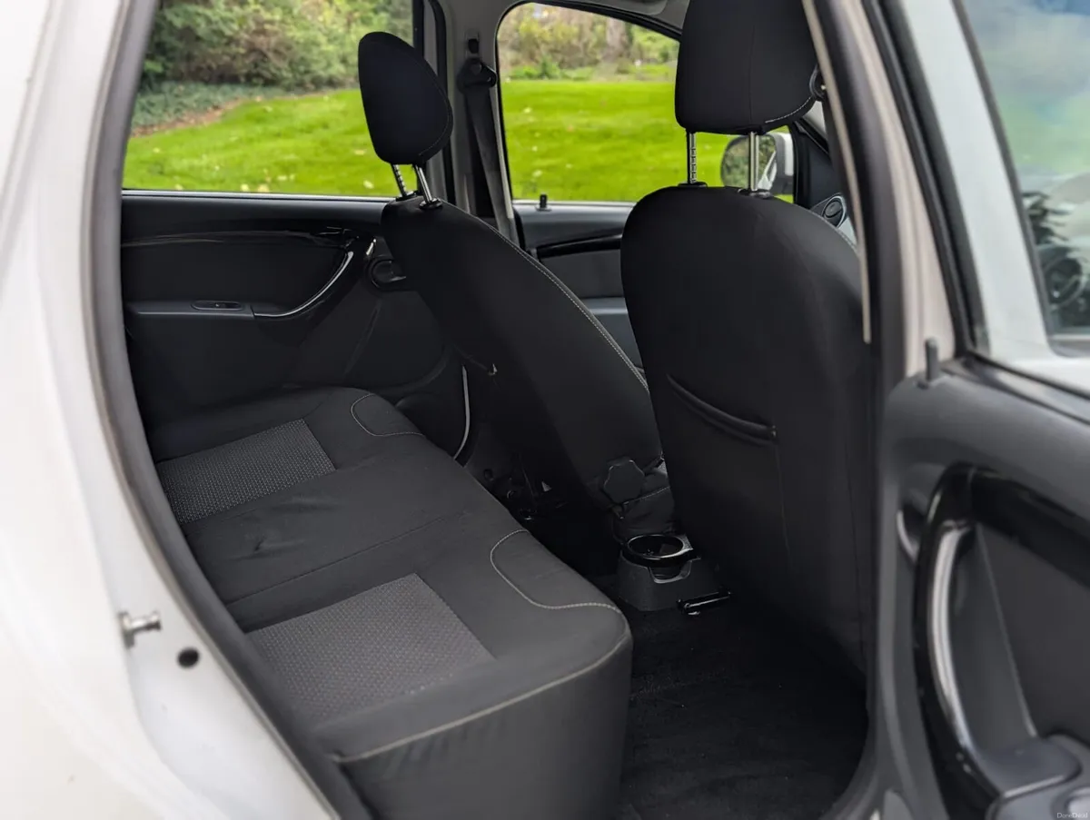 2015 DACIA DUSTER SIGNATURE 1.5 DCI 110 4 4DR - Image 6