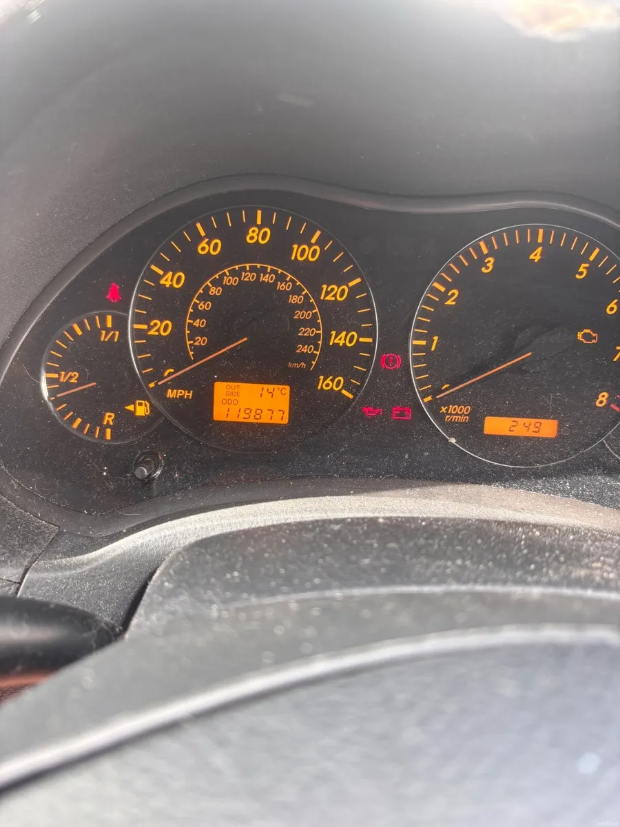 Toyota Avensis 2003 - Image 2