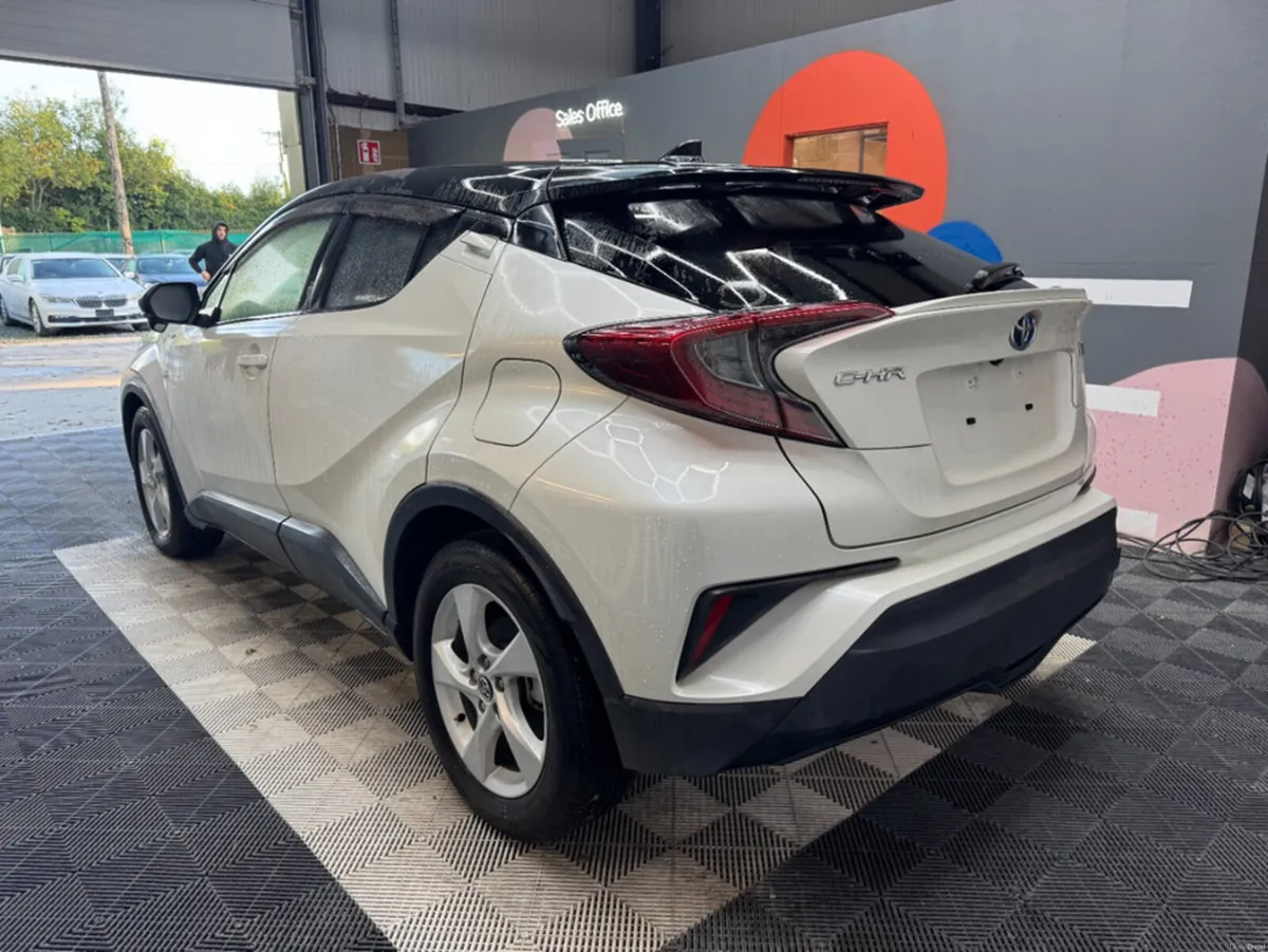 Toyota C-HR 2019 TOYOTA C-HR S LED PACKAGE HYBRID - Image 5