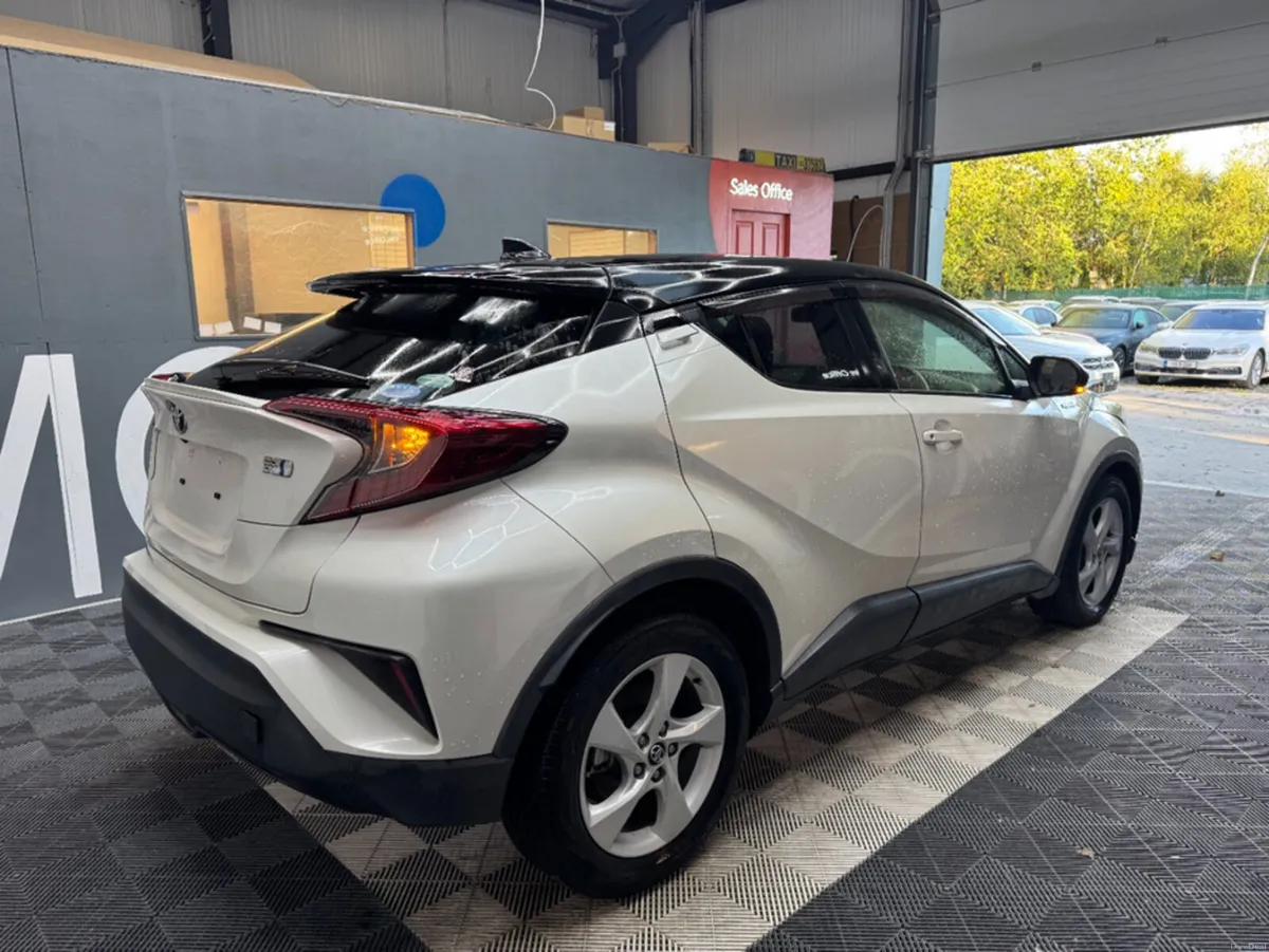 Toyota C-HR 2019 TOYOTA C-HR S LED PACKAGE HYBRID - Image 3