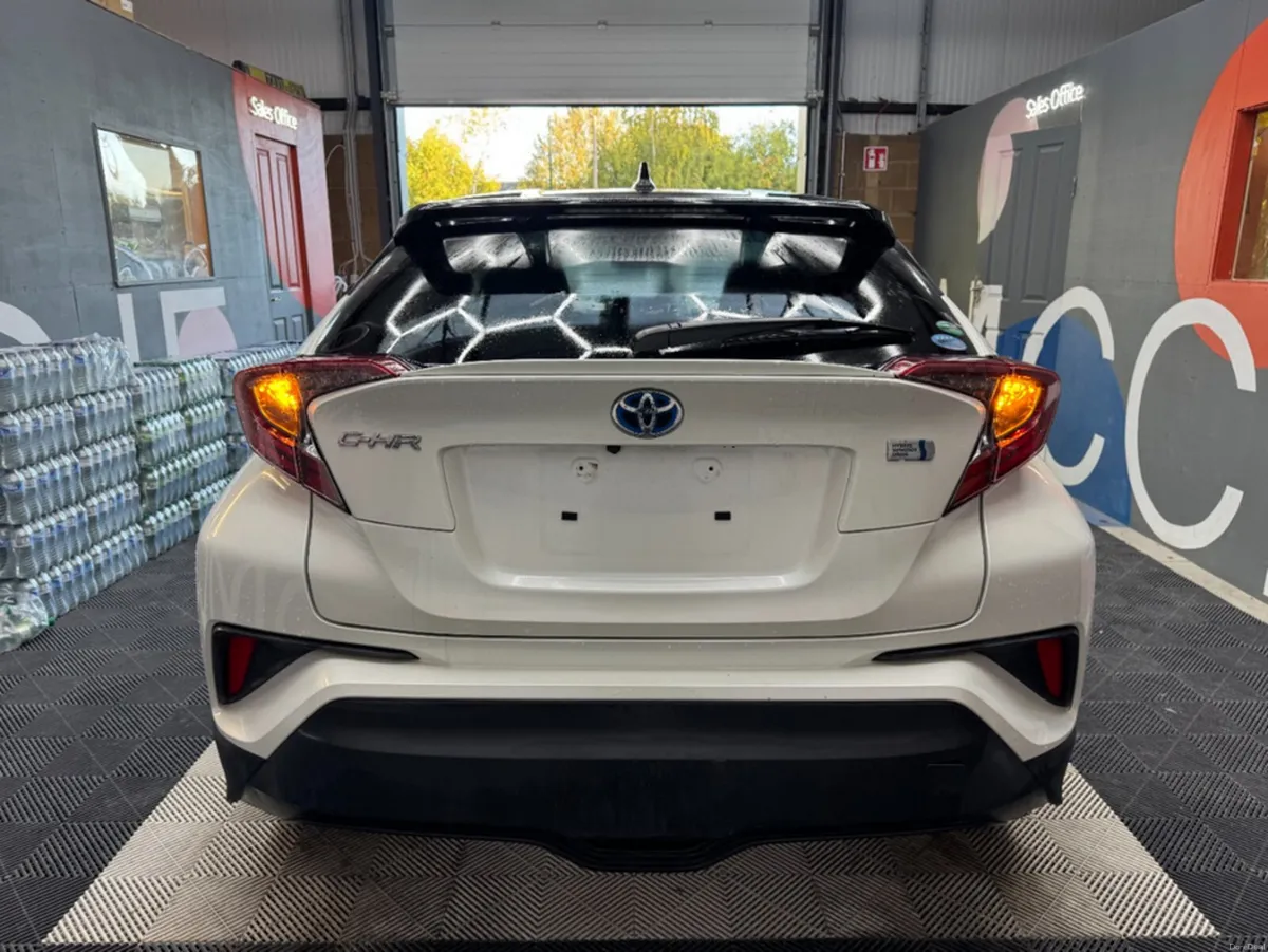 Toyota C-HR 2019 TOYOTA C-HR S LED PACKAGE HYBRID - Image 4