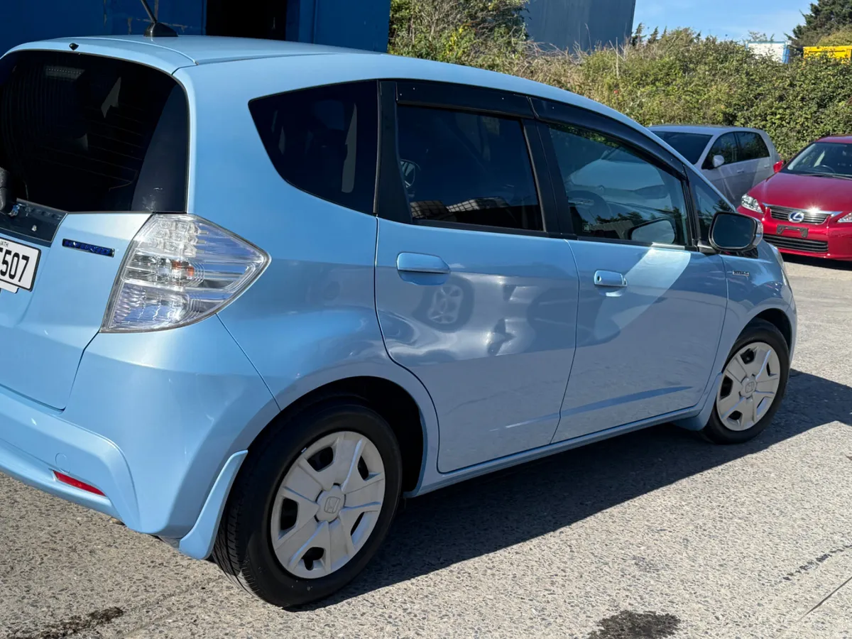 2013 Honda Fit Hybrid Automatic - Image 3