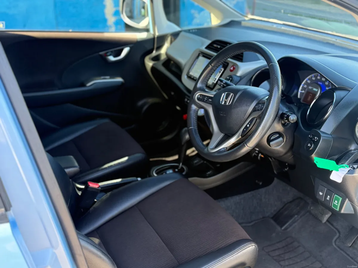 2013 Honda Fit Hybrid Automatic - Image 6