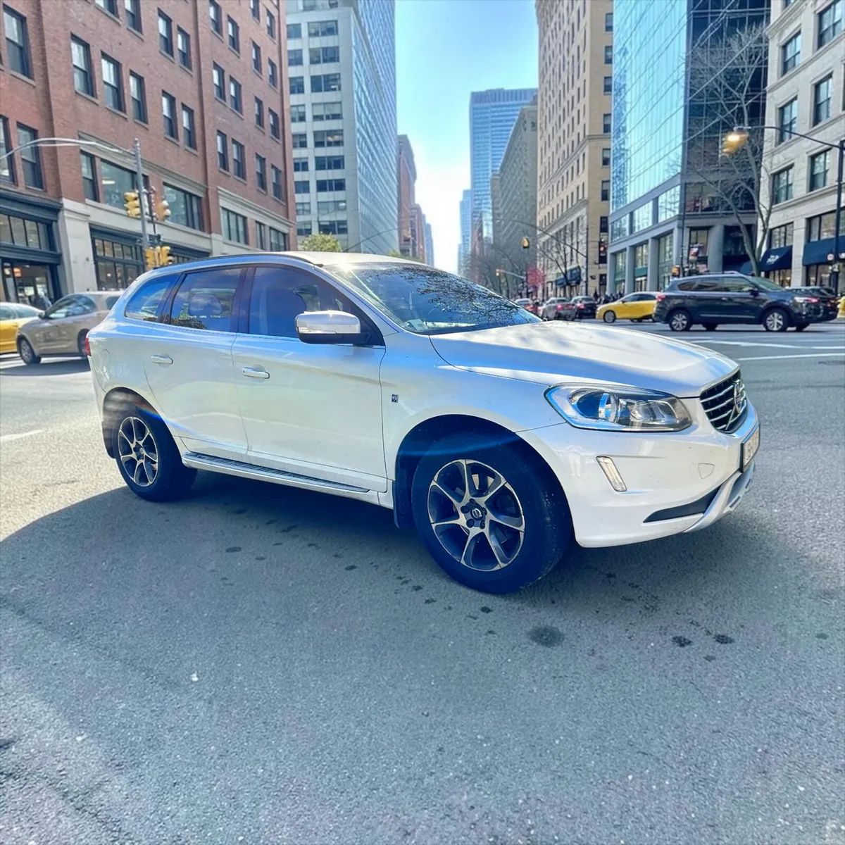 2015 Volvo XC60 D4 (181hp) FWD VOR Manual - Image 3