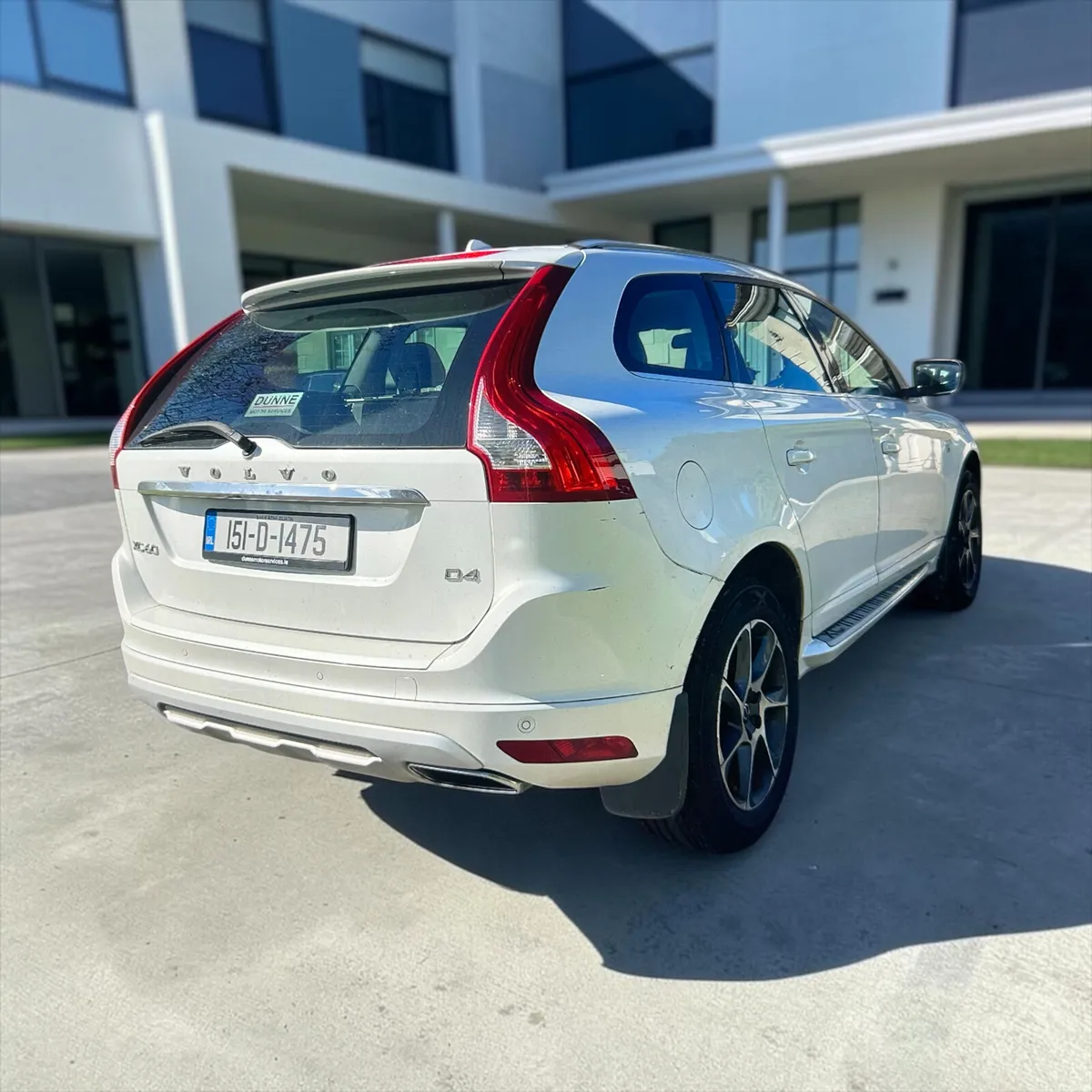 2015 Volvo XC60 D4 (181hp) FWD VOR Manual - Image 2