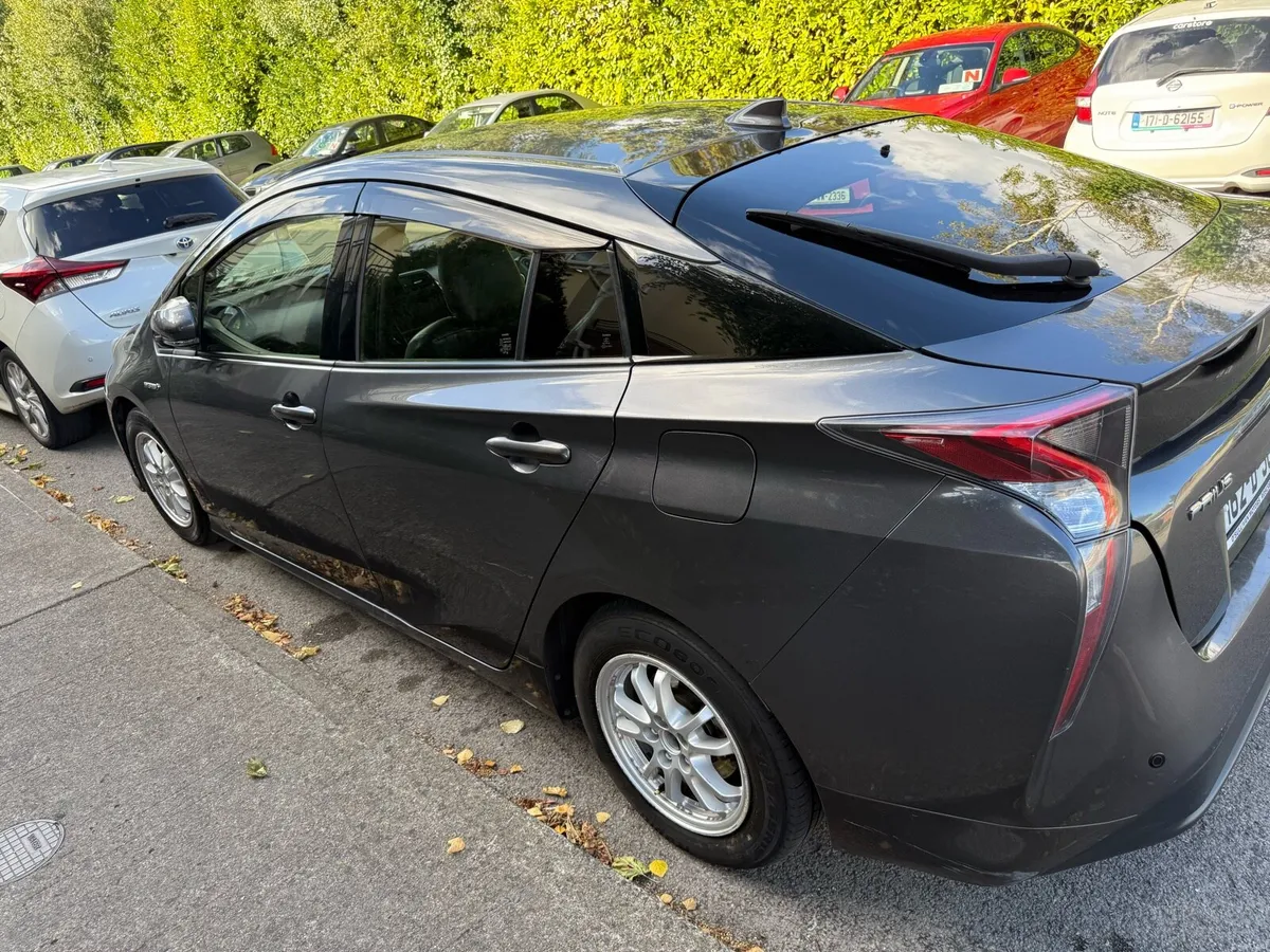 Toyota Prius Hybrid 2016 with 2 years NCT €7500 - Image 4