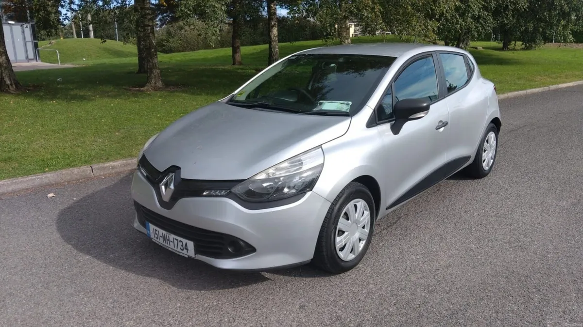 Renault Clio  5 Door. NCT 2027 & Taxed. - Image 1