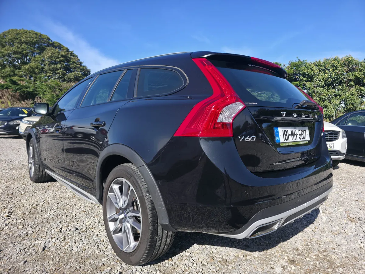 2018 Volvo V60 Cross Country - Image 3
