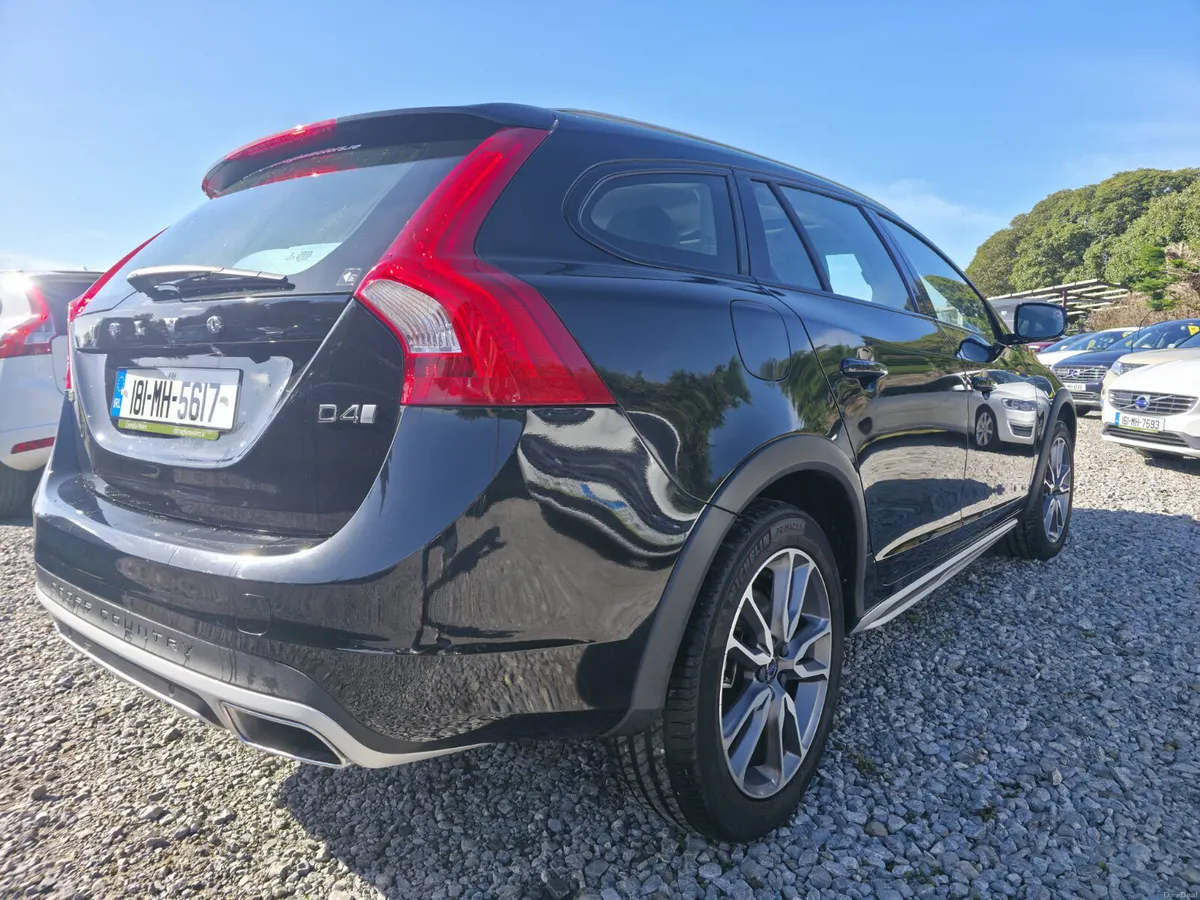 2018 Volvo V60 Cross Country - Image 5