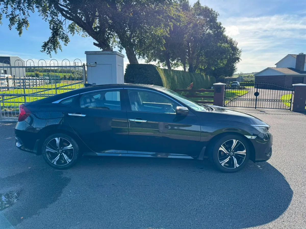 Honda Civic Premium 2020 - Image 3