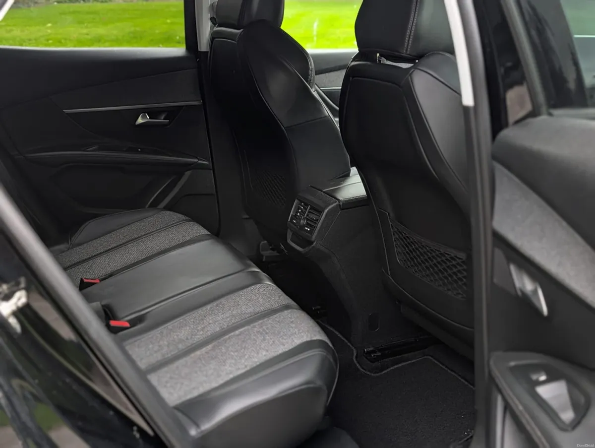 2018 PEUGEOT 3008 ALLURE 1.6 BLUE HDI 120 4 4DR - Image 6