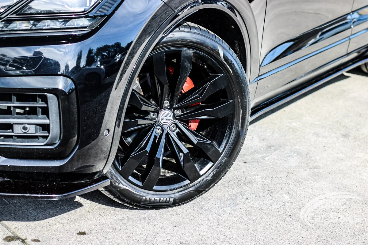 2020 VOLKSWAGEN TOURAG R-LINE 3.0L V6 - Image 3