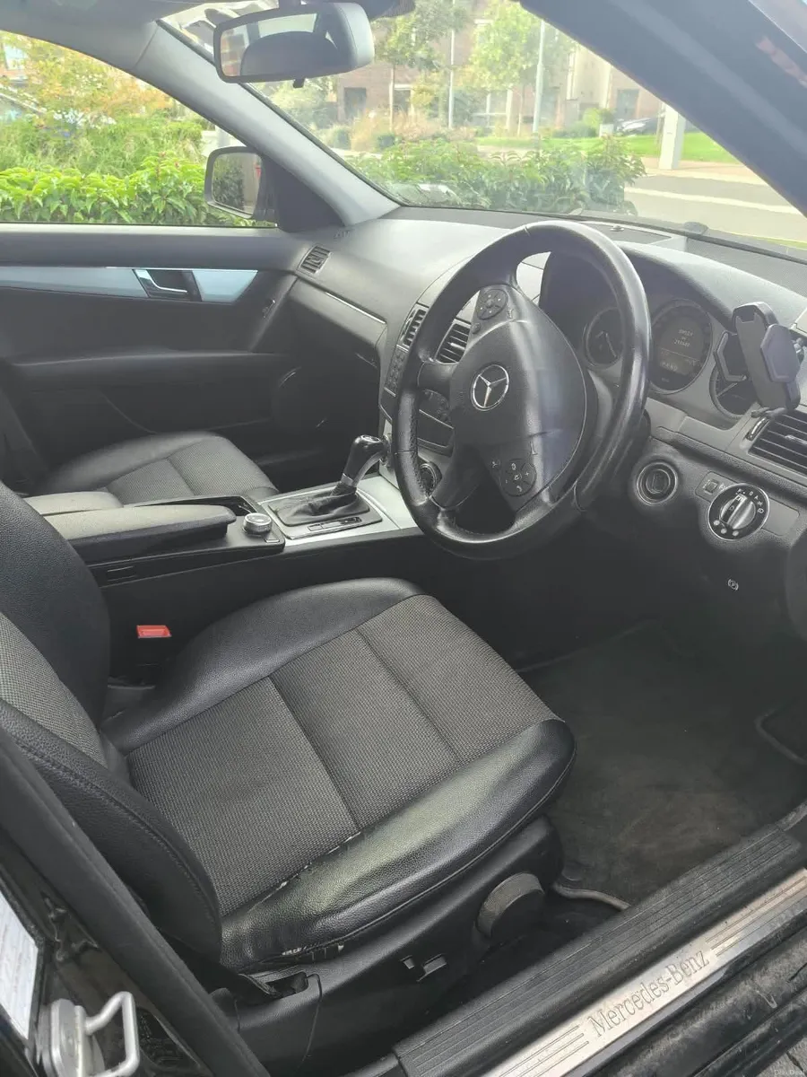 Mercedes-Benz C-Class 2007 - Image 3