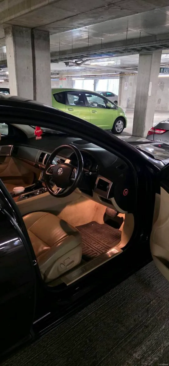JAGUAR XF 2.2 - Image 4