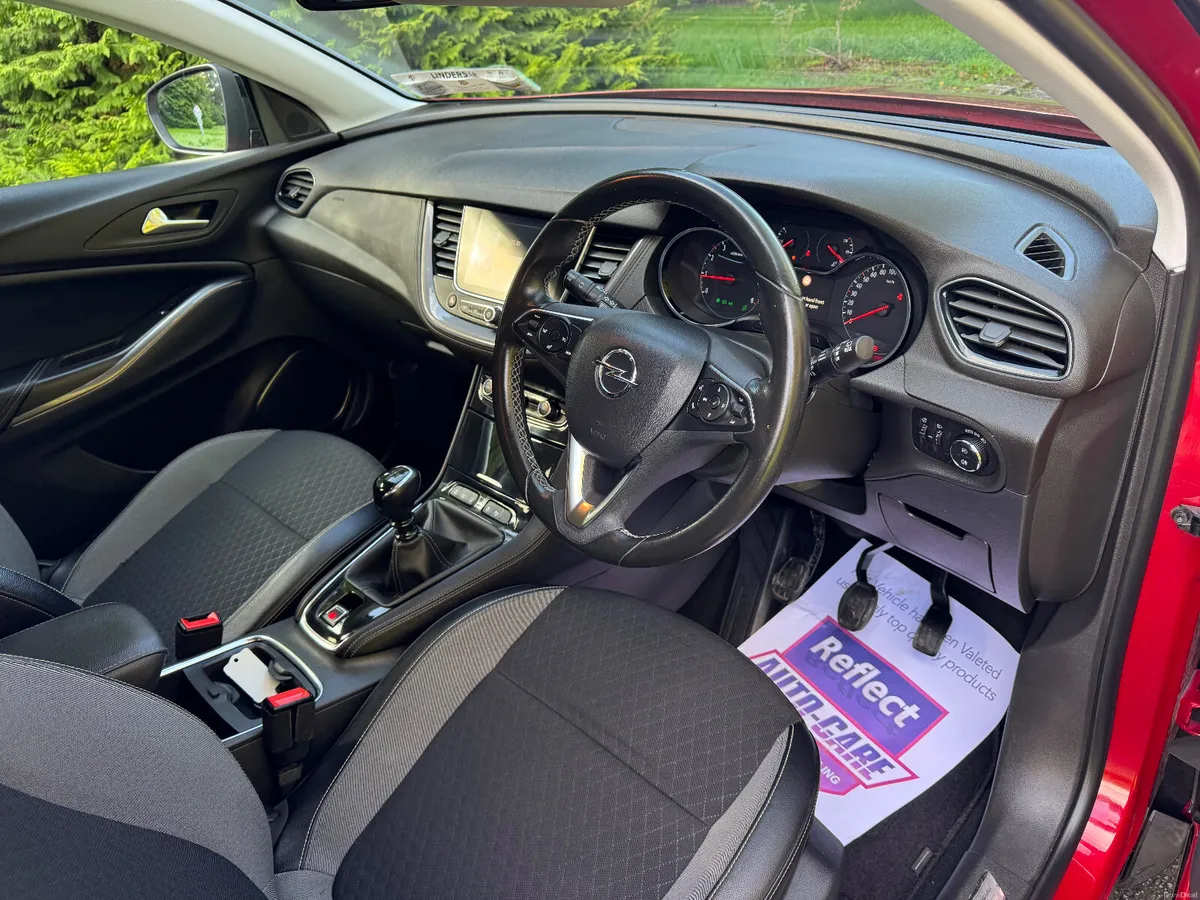 18 Opel Grandland X 1.2 Turbo .. high-spec - Image 6