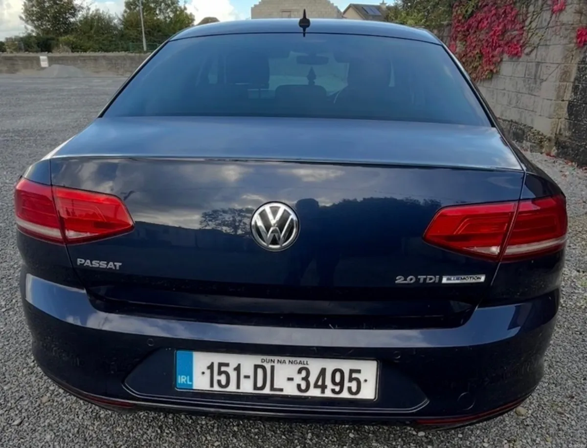 Volkswagen Passat 2015 - Image 2