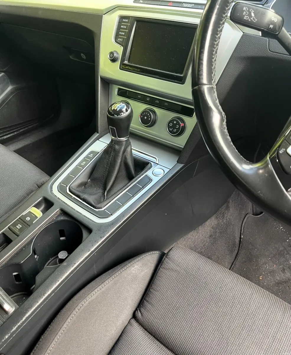 Volkswagen Passat 2015 - Image 5