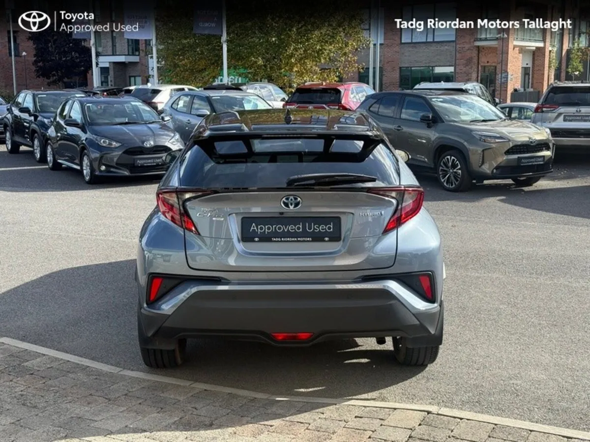 Toyota C-HR HEV SPORT - Image 4