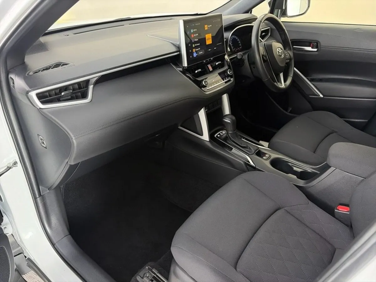 Toyota Corolla Cross HYBRID SPORT - Image 6