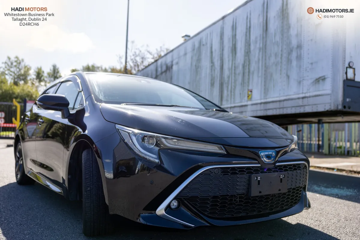 TOYOTA COROLLA SPORT HYBRID 2021 BLACK 42,297KM - Image 2