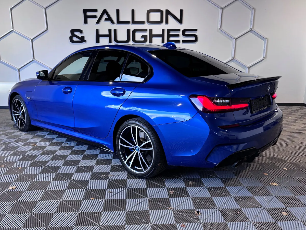BMW 3 SERIES 330e M SPORT / BODYKIT /BROWN LEATHER - Image 3