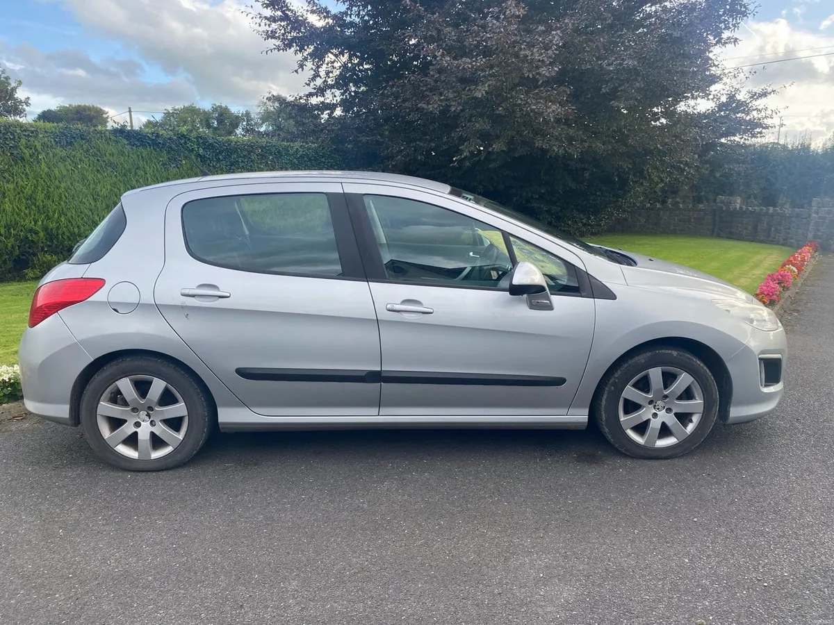 Peugeot 308 - Image 2