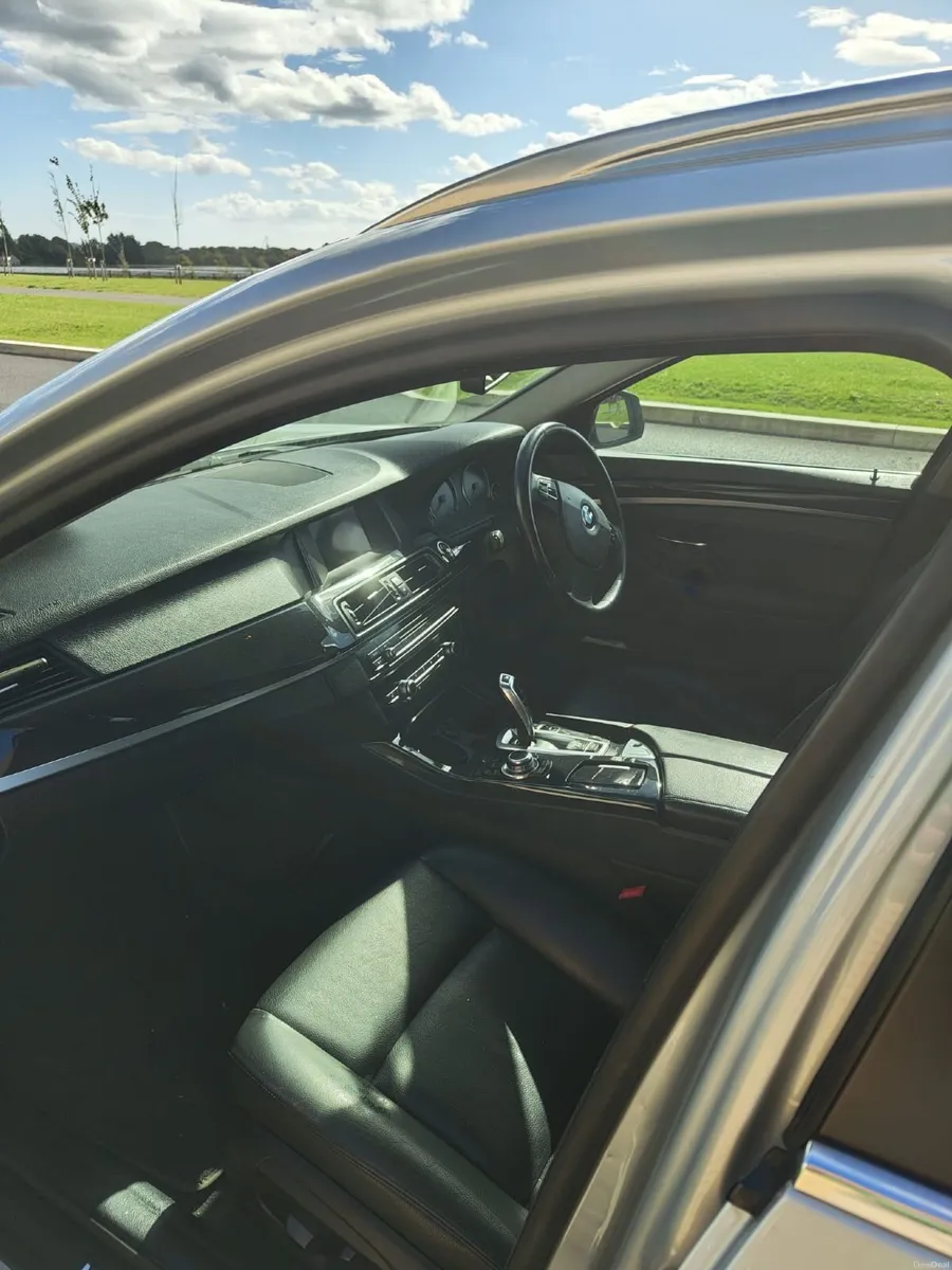 BMW 5-Series 2015 - Image 2