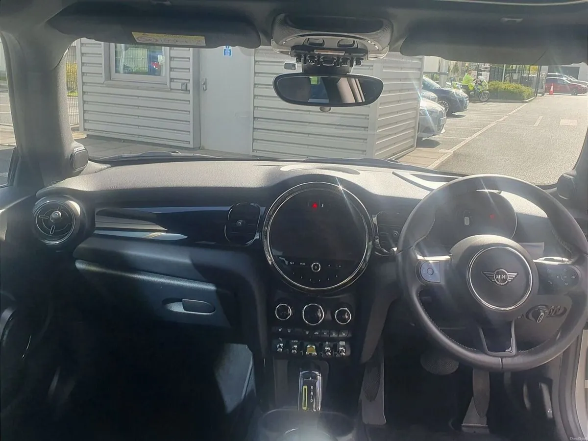 Mini Cooper Cooper E - Image 3