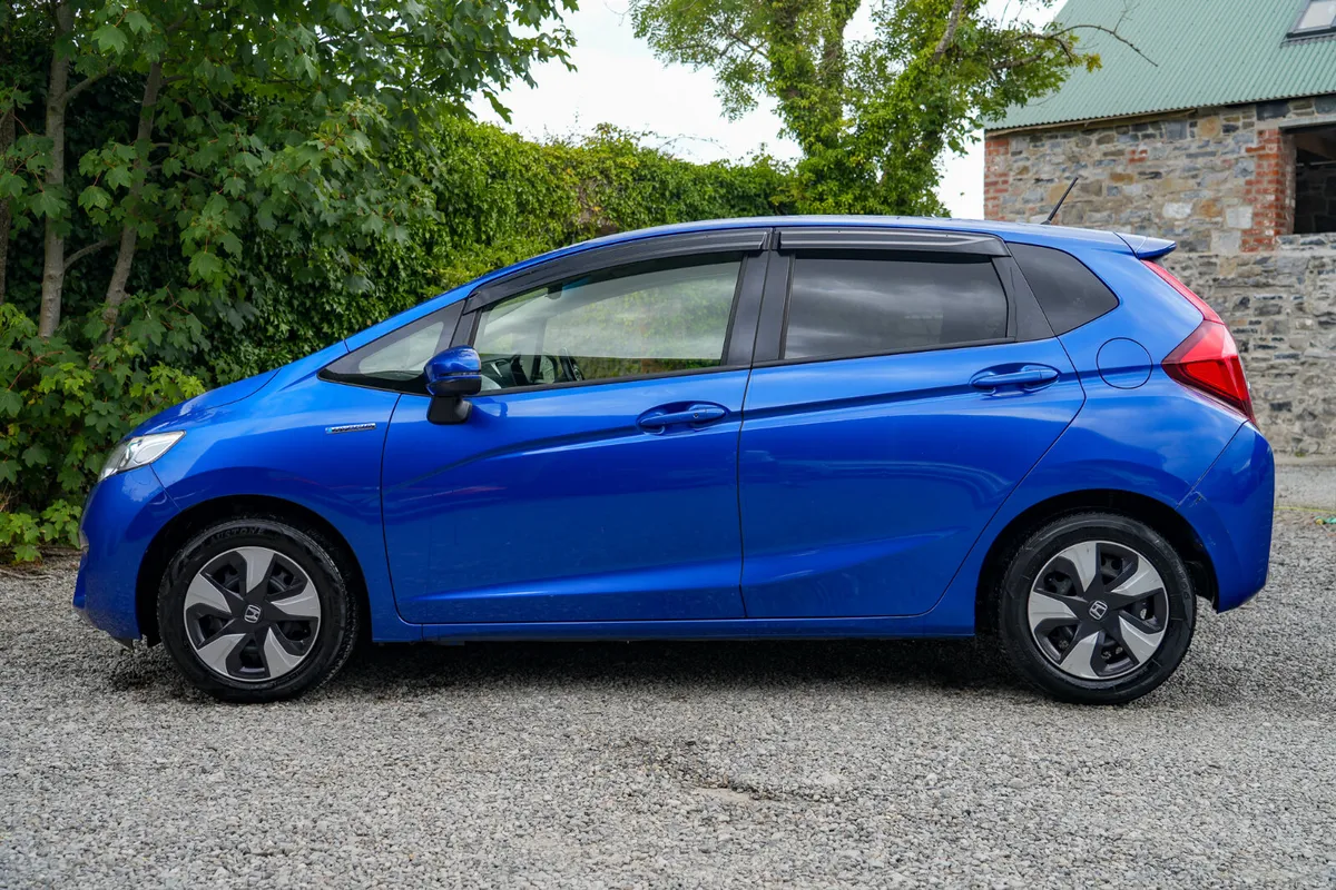 2015 Honda Fit 1.5 Petrol HYBRID 5DR AUTO - Image 5